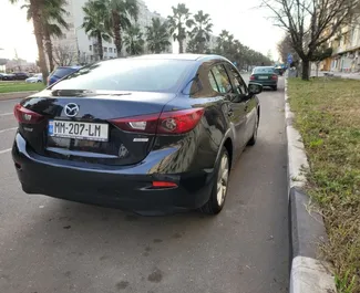 Benzine motor van 2,0L van Mazda 3 2015 te huur in Tbilisi.