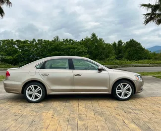 Verhuur Volkswagen Passat. Comfort, Premium Auto te huur in Georgië ✓ Borg van Zonder Borg ✓ Verzekeringsmogelijkheden TPL, CDW, SCDW, FDW, Passagiers, Diefstal.