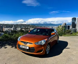 Vooraanzicht van een huurauto Hyundai Veloster in Tbilisi, Georgië ✓ Auto #14605. ✓ Transmissie Automatisch TM ✓ 0 beoordelingen.