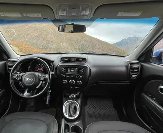 Interieur van Kia Soul te huur in Georgië. Een geweldige auto met 5 zitplaatsen en een Automatisch transmissie.