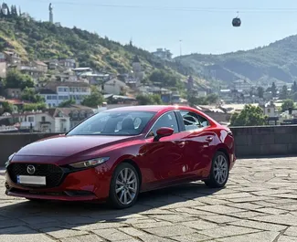 Vooraanzicht van een huurauto Mazda 3 in Tbilisi, Georgië ✓ Auto #14636. ✓ Transmissie Automatisch TM ✓ 0 beoordelingen.