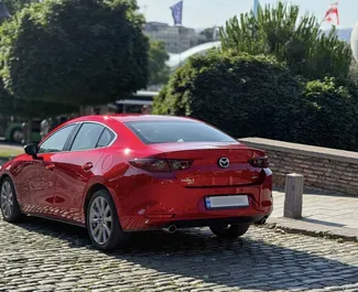Mazda 3 2021 beschikbaar voor verhuur in Tbilisi, met een kilometerlimiet van onbeperkt.