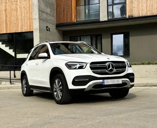 Vooraanzicht van een huurauto Mercedes-Benz GLE-Class in Tbilisi, Georgië ✓ Auto #14667. ✓ Transmissie Automatisch TM ✓ 0 beoordelingen.