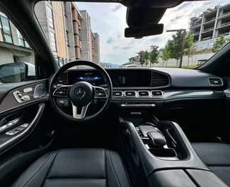 Mercedes-Benz GLE-Class 2018 beschikbaar voor verhuur in Tbilisi, met een kilometerlimiet van onbeperkt.