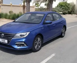 Vooraanzicht van een huurauto MG 5 in Dubai, Verenigde Arabische Emiraten ✓ Auto #14761. ✓ Transmissie Automatisch TM ✓ 0 beoordelingen.