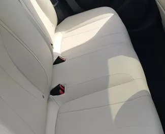 Verhuur MG 5. Comfort Auto te huur in de VAE ✓ Borg van Zonder Borg ✓ Verzekeringsmogelijkheden TPL, SCDW, FDW, Passagiers, Diefstal, Geen storting.
