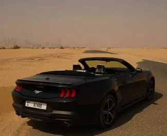 Huur een Ford Mustang Cabrio in Dubai Verenigde Arabische Emiraten