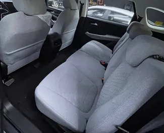 Benzine motor van 1,6L van Chevrolet Captiva 2026 te huur in Dubai.