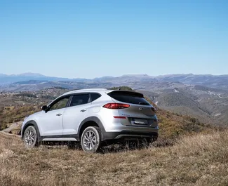 Benzine motor van 2,4L van Hyundai Tucson 2019 te huur in Tbilisi.