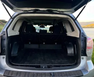Interieur van Subaru Forester te huur in Georgië. Een geweldige auto met 5 zitplaatsen en een Automatisch transmissie.