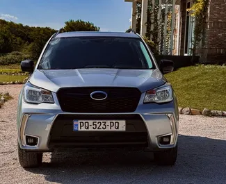 Vooraanzicht van een huurauto Subaru Forester in Tbilisi, Georgië ✓ Auto #14622. ✓ Transmissie Automatisch TM ✓ 0 beoordelingen.