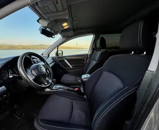 Subaru Forester 2015 beschikbaar voor verhuur in Tbilisi, met een kilometerlimiet van onbeperkt.