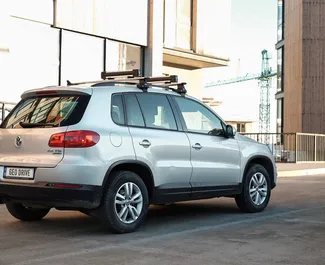 Benzine motor van 2,0L van Volkswagen Tiguan 2013 te huur in Tbilisi.