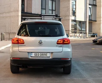 Volkswagen Tiguan 2013 beschikbaar voor verhuur in Tbilisi, met een kilometerlimiet van onbeperkt.
