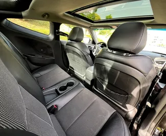 Benzine motor van 1,6L van Hyundai Veloster 2016 te huur in Tbilisi.