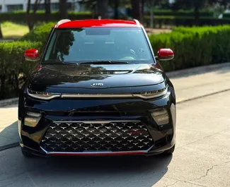Vooraanzicht van een huurauto Kia Soul in Tbilisi, Georgië ✓ Auto #14607. ✓ Transmissie Automatisch TM ✓ 0 beoordelingen.