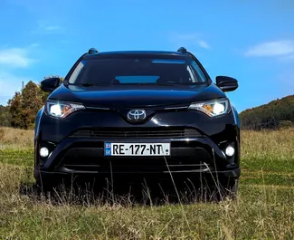 Vooraanzicht van een huurauto Toyota Rav4 in Tbilisi, Georgië ✓ Auto #14638. ✓ Transmissie Automatisch TM ✓ 0 beoordelingen.