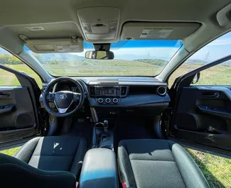 Toyota Rav4 2018 beschikbaar voor verhuur in Tbilisi, met een kilometerlimiet van onbeperkt.