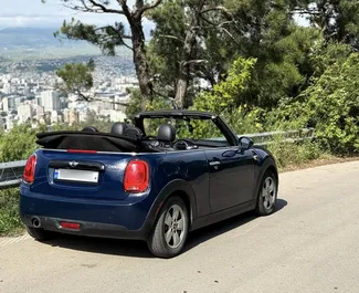 Benzine motor van 1,5L van Mini Cabrio 2016 te huur in Tbilisi.