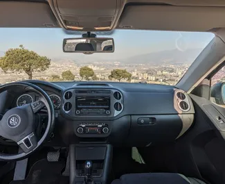 Verhuur Volkswagen Tiguan. Comfort, Crossover Auto te huur in Georgië ✓ Borg van Zonder Borg ✓ Verzekeringsmogelijkheden TPL, CDW, SCDW, FDW, Passagiers, Diefstal.