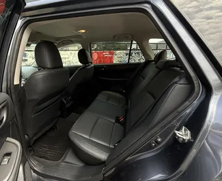 Interieur van Subaru Outback te huur in Georgië. Een geweldige auto met 5 zitplaatsen en een Automatisch transmissie.