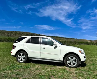 Autohuur Mercedes-Benz ML350 2011 in in Georgië, met Benzine brandstof en 272 pk ➤ Vanaf 130 GEL per dag.