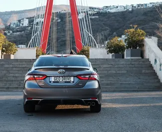 Verhuur Toyota Camry. Comfort, Premium Auto te huur in Georgië ✓ Borg van Zonder Borg ✓ Verzekeringsmogelijkheden TPL, CDW, SCDW, FDW, Passagiers, Diefstal.
