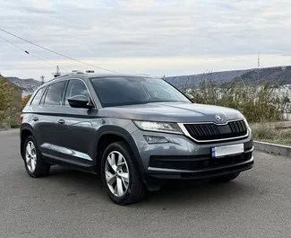 Vooraanzicht van een huurauto Skoda Kodiaq in Tbilisi, Georgië ✓ Auto #14646. ✓ Transmissie Automatisch TM ✓ 0 beoordelingen.