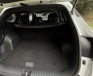 Interieur van Kia Sportage te huur in Georgië. Een geweldige auto met 5 zitplaatsen en een Automatisch transmissie.