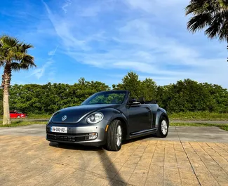 Vooraanzicht van een huurauto Volkswagen Beetle Cabrio in Tbilisi, Georgië ✓ Auto #14642. ✓ Transmissie Automatisch TM ✓ 0 beoordelingen.