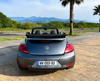 Benzine motor van 2,0L van Volkswagen Beetle Cabrio 2015 te huur in Tbilisi.