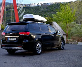 Verhuur Kia Carnival. Comfort, Crossover, Minivan Auto te huur in Georgië ✓ Borg van Zonder Borg ✓ Verzekeringsmogelijkheden TPL, CDW, SCDW, FDW, Passagiers, Diefstal.