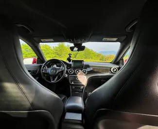 Benzine motor van 2,0L van Mercedes-Benz CLA-Class 2014 te huur in Tbilisi.