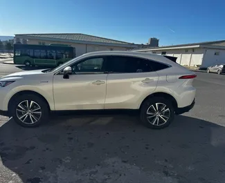 Hybride motor van 2,5L van Toyota Venza 2021 te huur in Tbilisi.