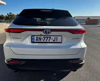 Toyota Venza 2021 beschikbaar voor verhuur in Tbilisi, met een kilometerlimiet van 100 km/dag.