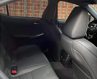 Lexus IS300 2019 met Vooraandrijving systeem, beschikbaar in Tbilisi.