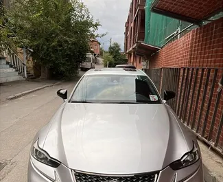 Vooraanzicht van een huurauto Lexus IS300 in Tbilisi, Georgië ✓ Auto #14813. ✓ Transmissie Automatisch TM ✓ 0 beoordelingen.