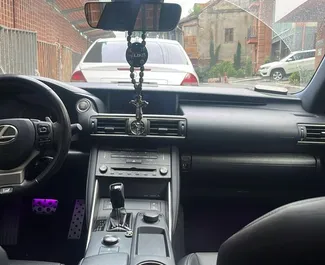 Benzine motor van 2,0L van Lexus IS300 2019 te huur in Tbilisi.