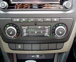 Interieur van Skoda Yeti te huur in Wit-Rusland. Een geweldige auto met 4 zitplaatsen en een Automatisch transmissie.