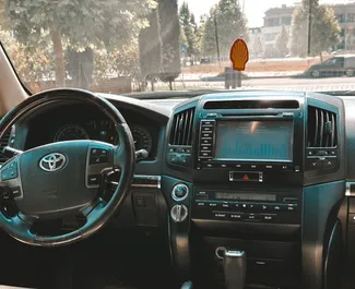 Autohuur Toyota Land Cruiser 200 2015 in in Azerbeidzjan, met Benzine brandstof en 282 pk ➤ Vanaf 95 AZN per dag.