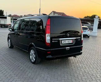 Vooraanzicht van een huurauto Mercedes-Benz Vito in Tirana, Albanië ✓ Auto #14958. ✓ Transmissie Handmatig TM ✓ 0 beoordelingen.