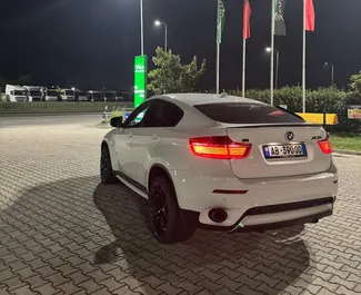 Vooraanzicht van een huurauto BMW X6 in Tirana, Albanië ✓ Auto #14955. ✓ Transmissie Automatisch TM ✓ 0 beoordelingen.