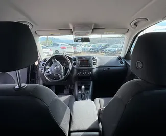 Benzine motor van 2,0L van Volkswagen Tiguan 2017 te huur in Tirana.