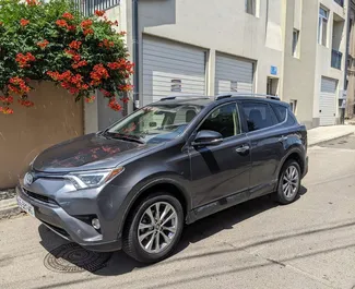 Vooraanzicht van een huurauto Toyota Rav4 L in Tbilisi, Georgië ✓ Auto #14825. ✓ Transmissie Automatisch TM ✓ 0 beoordelingen.