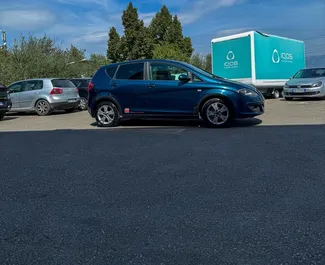 Vooraanzicht van een huurauto SEAT Altea in Tirana, Albanië ✓ Auto #14956. ✓ Transmissie Handmatig TM ✓ 0 beoordelingen.