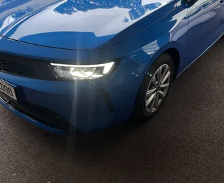 Vooraanzicht van een huurauto Opel Astra Praag, Tsjechië ✓ Auto #14953. ✓ Transmissie Automatisch TM ✓ 0 beoordelingen.