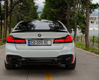Autohuur BMW 530d 2017 in in Georgië, met Benzine brandstof en 335 pk ➤ Vanaf 243 GEL per dag.