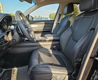 Genesis GV70 2023 beschikbaar voor verhuur in Minsk, met een kilometerlimiet van 300 km/dag.