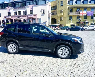 Benzine motor van L van Subaru Forester 2023 te huur in Tbilisi.