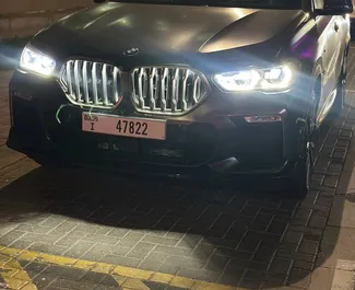 BMW X6 2023 beschikbaar voor verhuur in Dubai, met een kilometerlimiet van 250 km/dag.